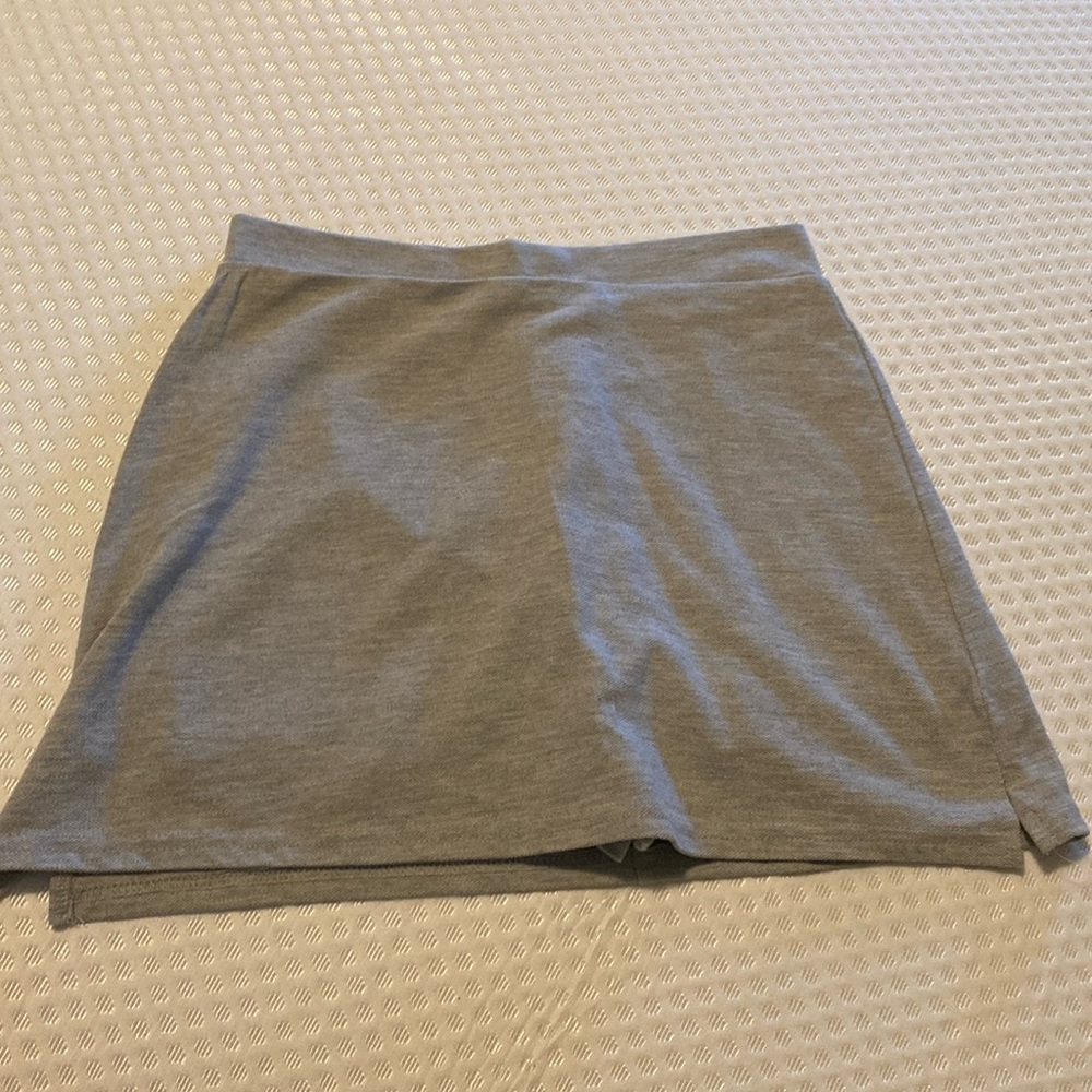 NWOT - Forever21 gray zip up skort size S